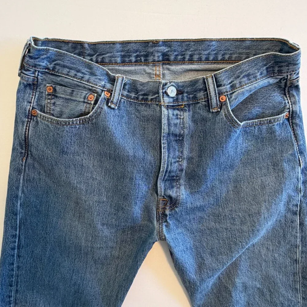 Vintage 90s LEVIS 501 Straight Leg Button Fly Denim Blue Jeans 36 x 32 - Picture 3 of 15